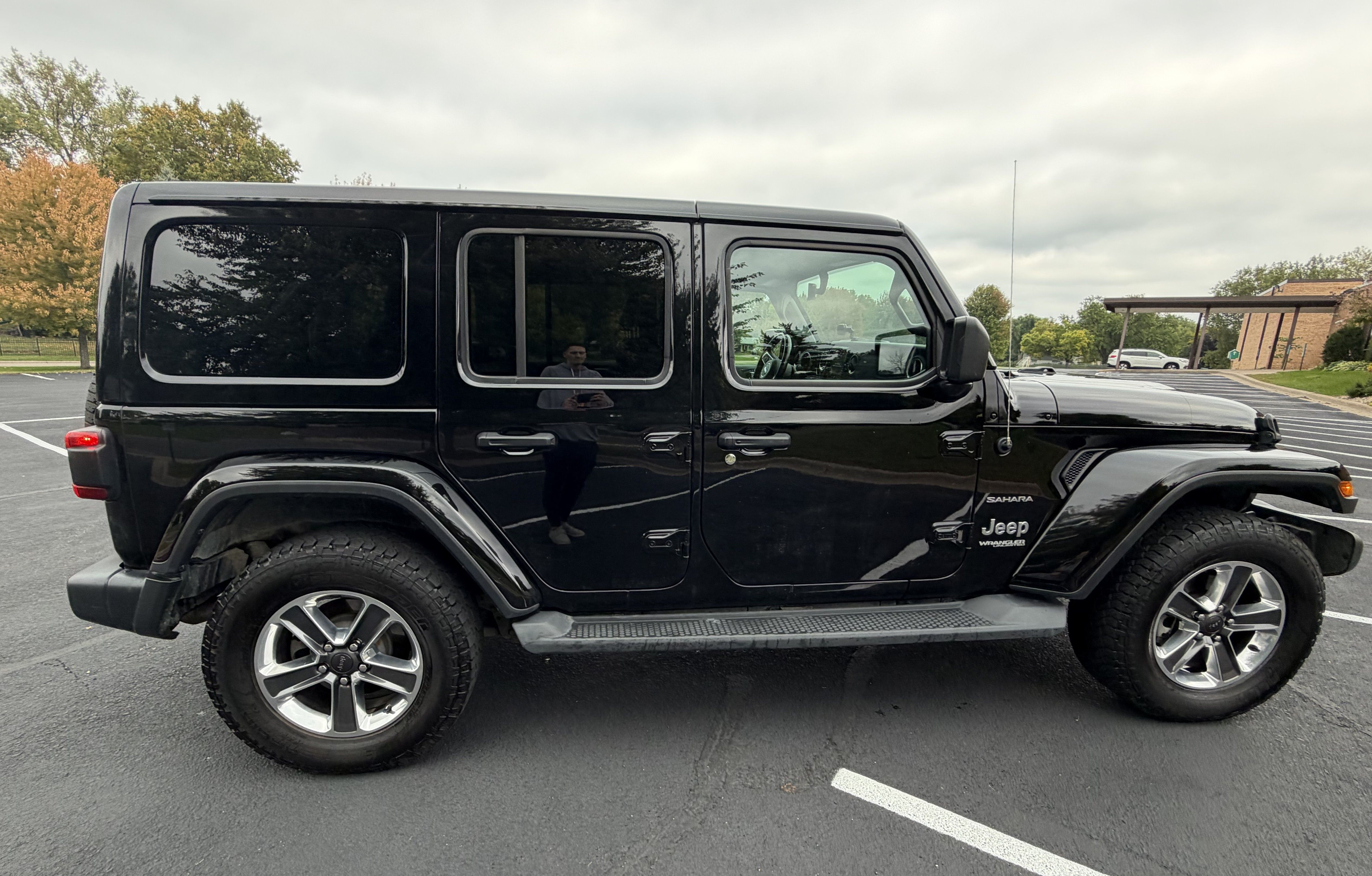 Used 2020 Jeep Wrangler Unlimited Sahara AWD/4WD image 23