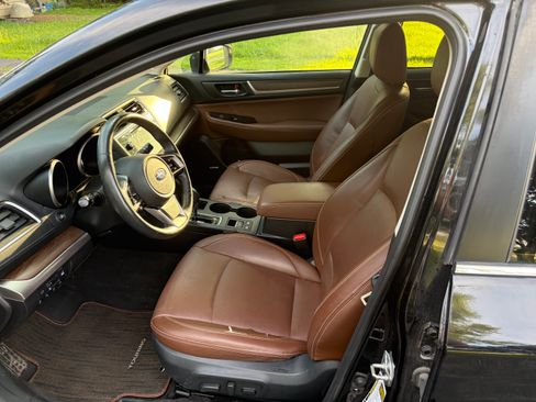 Used 2018 Subaru Outback 2.5i Touring AWD/4WD image 9