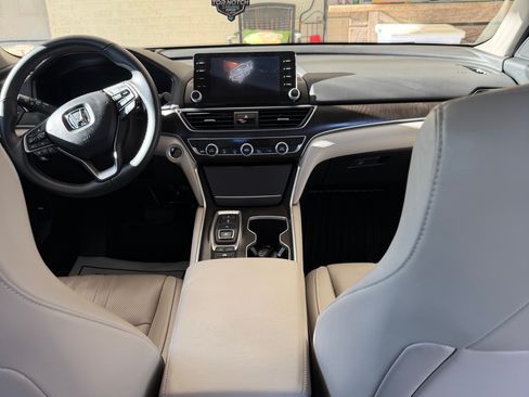 Used 2022 Honda Accord Touring image 9