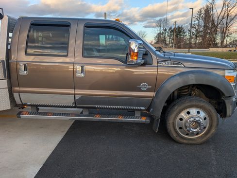 Used 2015 Ford F550 4x4 Crew Cab Super Duty image 2