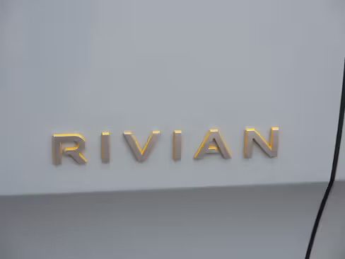 Used 2023 Rivian R1S Adventure AWD/4WD image 10