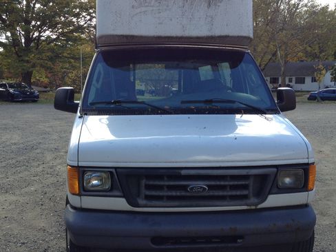 Used 2006 Ford E-350 and Econoline 350 Extended Super Duty image 8