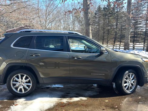 Used 2016 Jeep Cherokee Limited image 1