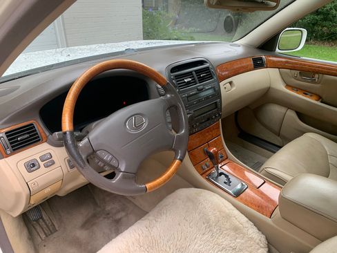 Used 2005 Lexus LS 430 RWD image 2