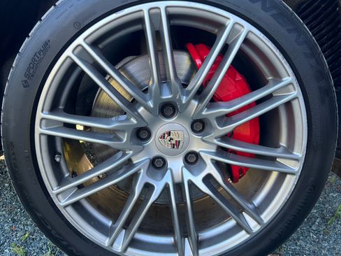 Used 2011 Porsche Cayenne Turbo AWD/4WD image 16