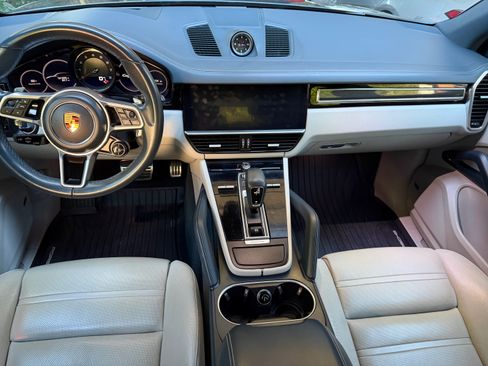Used 2019 Porsche Cayenne S image 15