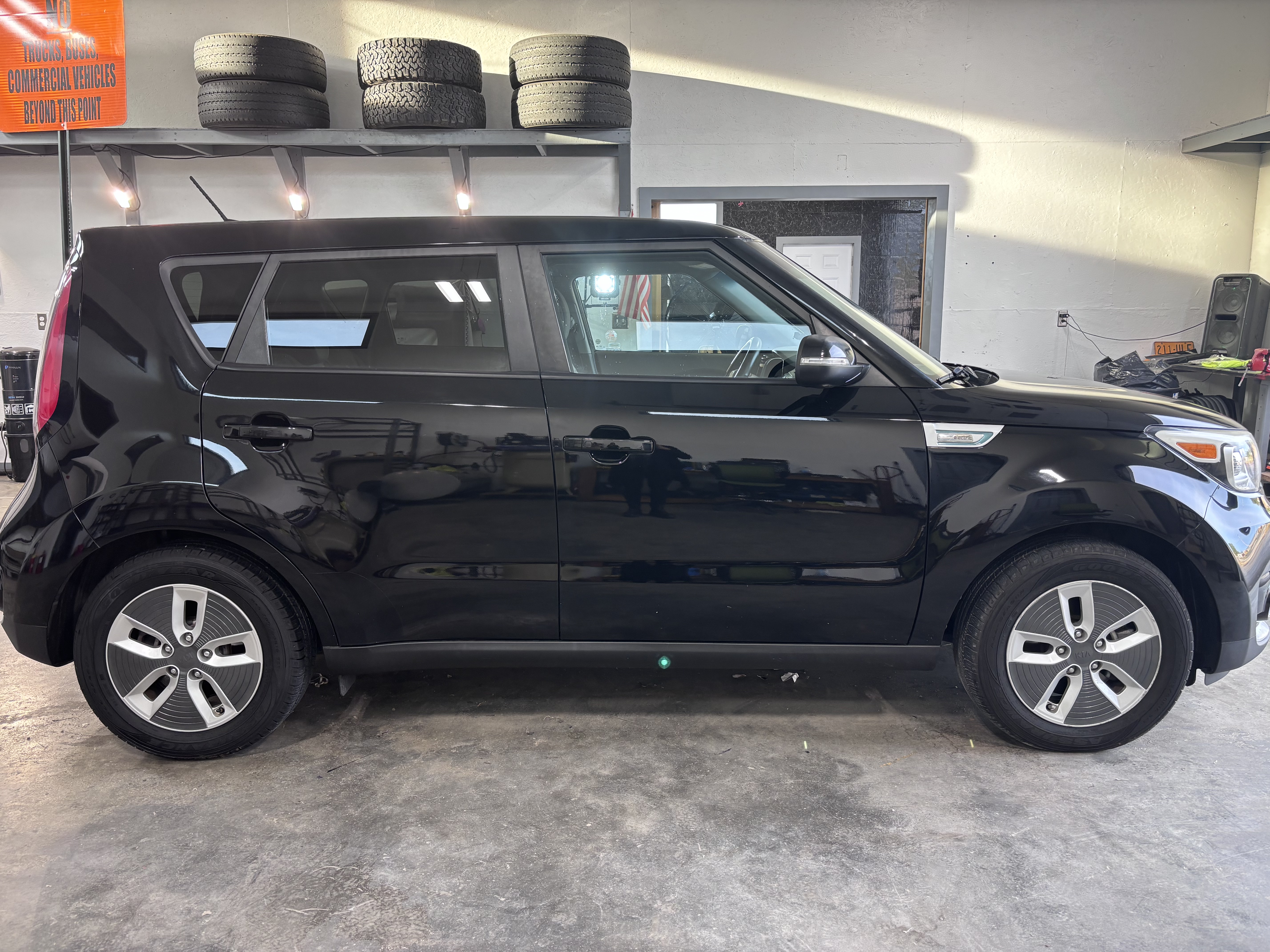 Used 2017 Kia Soul EV FWD image 13