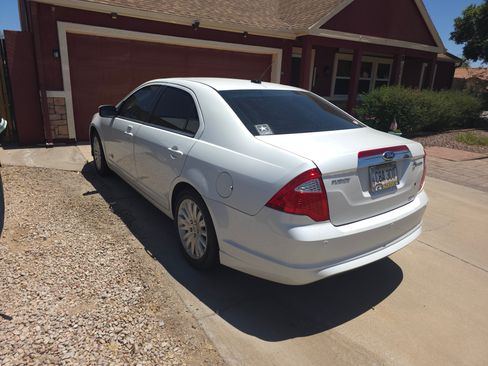 Used 2010 Ford Fusion Hybrid FWD image 2