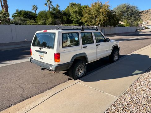 Used 1997 Jeep Cherokee SE image 2