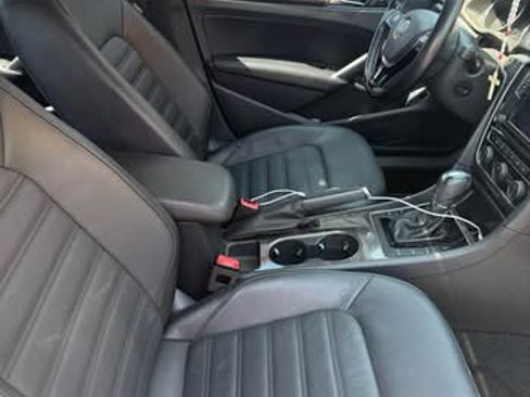 Used 2018 Volkswagen Passat 2.0T SEL Premium image 8