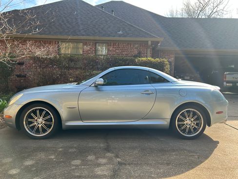 Used 2004 Lexus SC 430 Convertible image 2