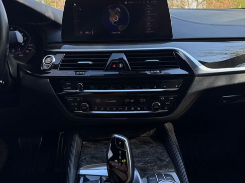 Used 2020 BMW M550i xDrive w/ Executive Package image 18