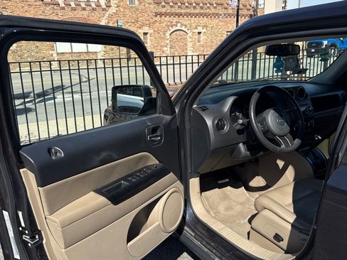 Used 2015 Jeep Patriot High Altitude FWD image 11