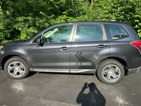 Used 2016 Subaru Forester 2.5i AWD/4WD image 2