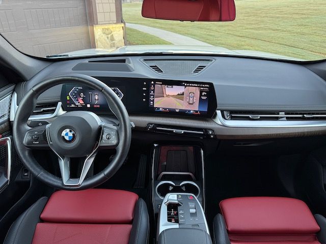 Used 2023 BMW X1 xDrive28i w/ Premium Package AWD/4WD image 2
