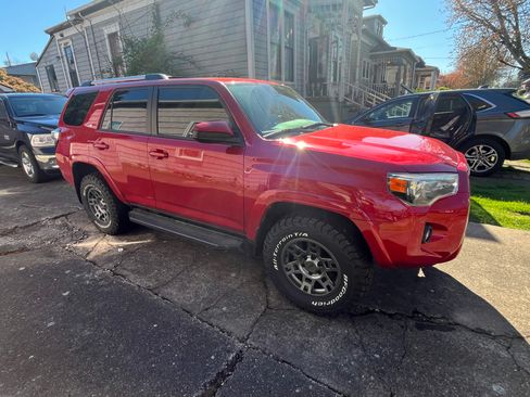 Used 2021 Toyota 4Runner SR5 image 4