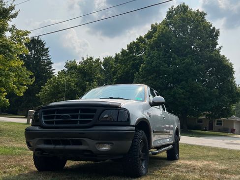 Used 2003 Ford F150 XLT AWD/4WD image 1