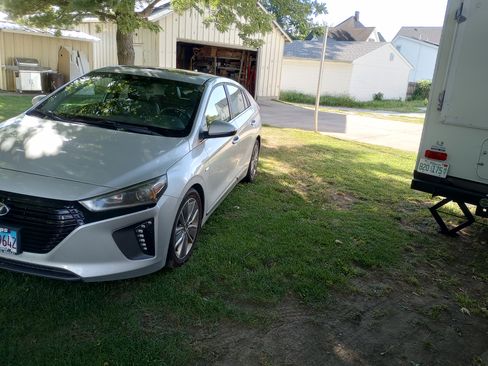 Used 2017 Hyundai Ioniq Limited image 5