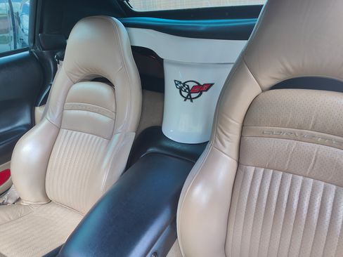 Used 2001 Chevrolet Corvette Convertible w/ Preferred Equipment Group2 image 9