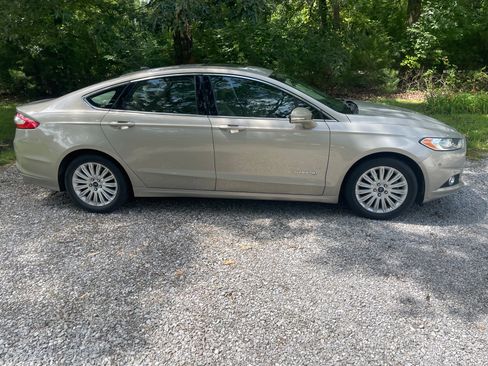 Used 2015 Ford Fusion SE w/ Equipment Group 502A FWD image 1