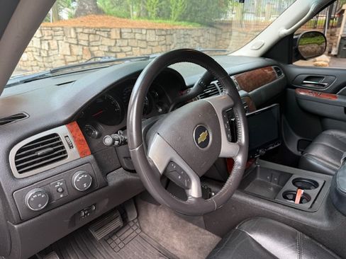 Used 2011 Chevrolet Suburban 2500 LT image 20