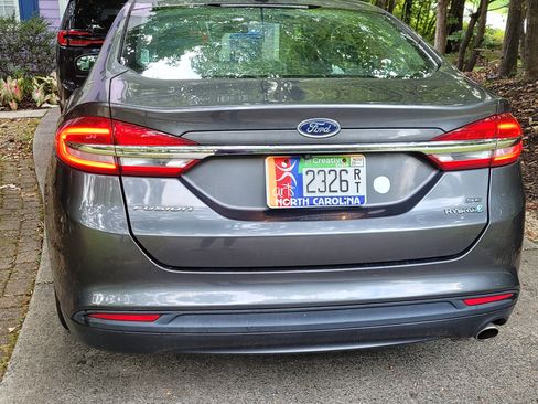 Used 2018 Ford Fusion SE image 11