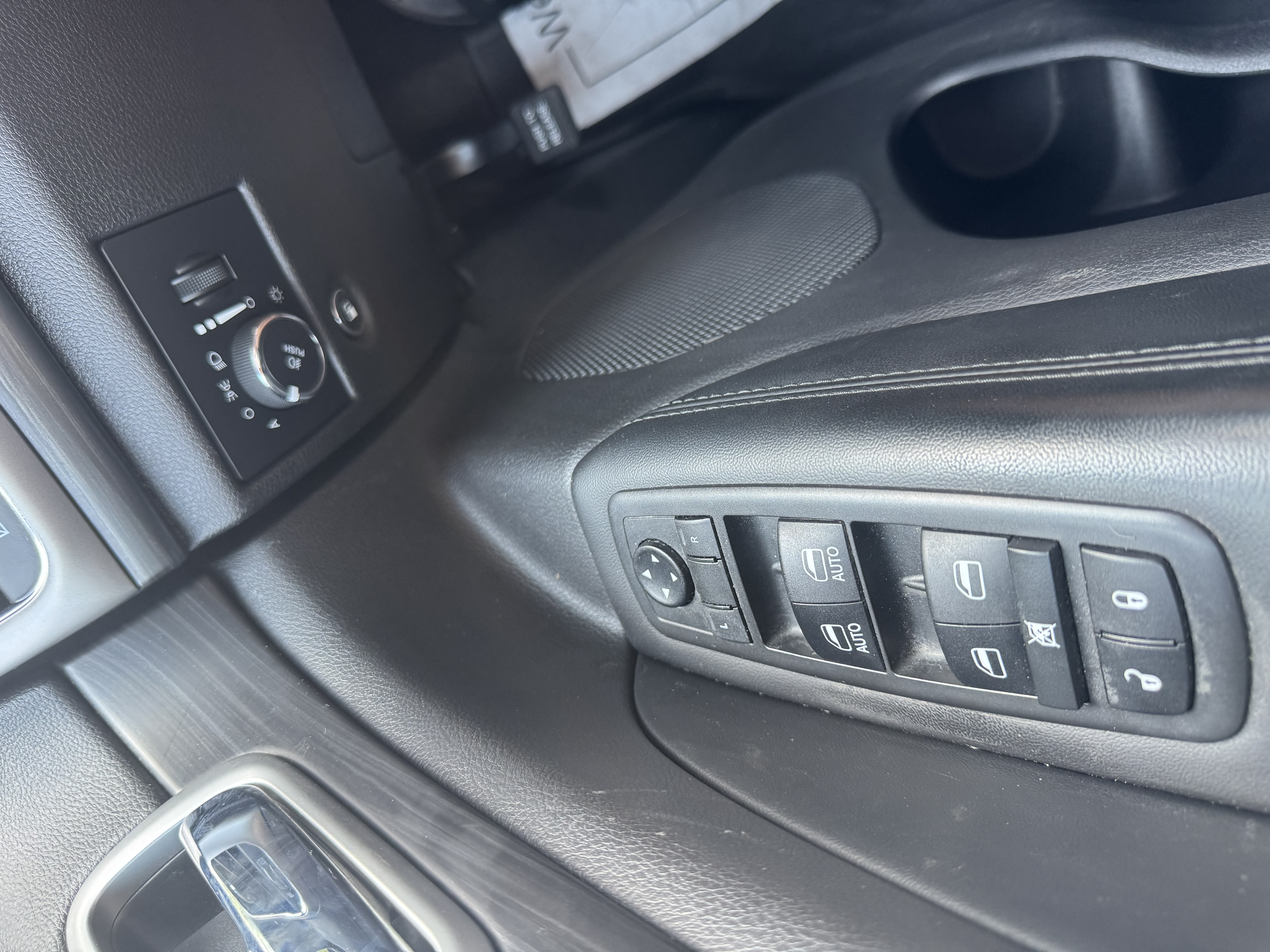 Used 2019 Jeep Grand Cherokee Altitude AWD/4WD image 15