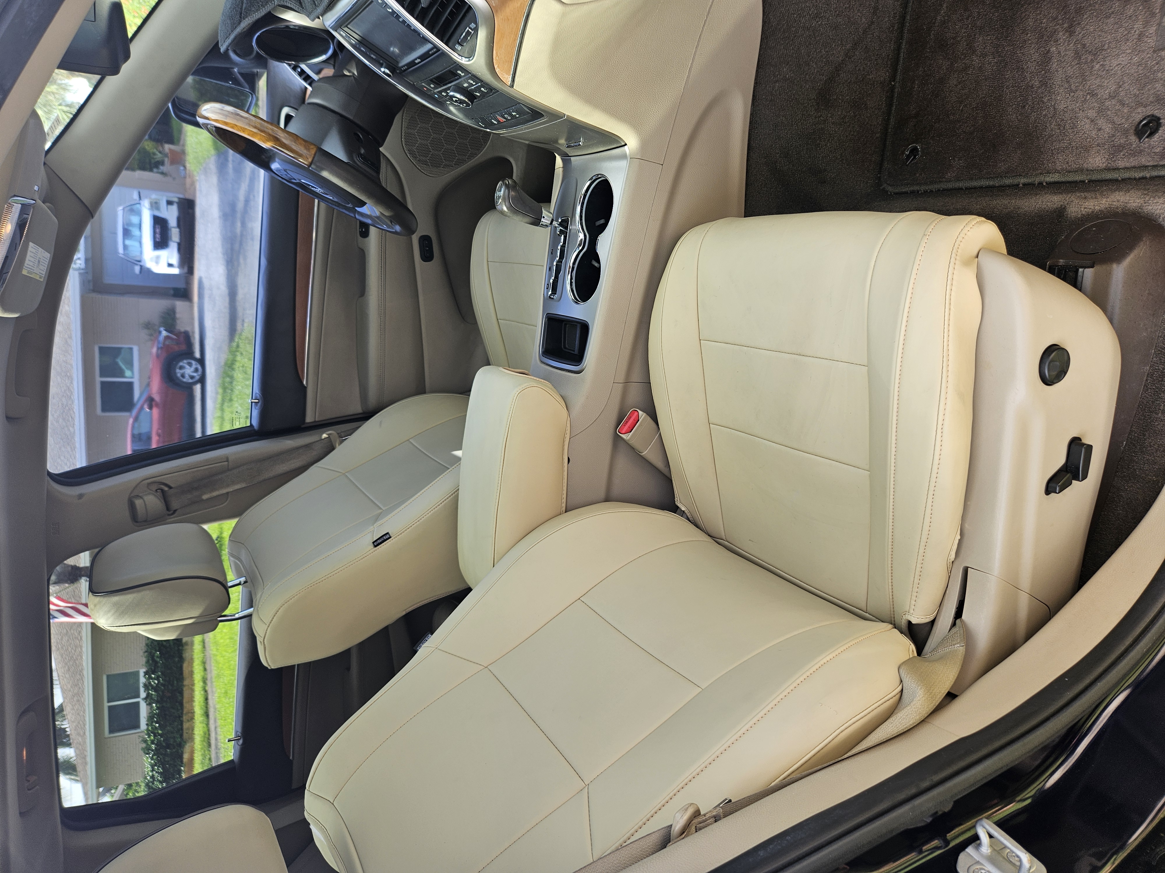 Used 2013 Jeep Grand Cherokee Overland RWD image 12
