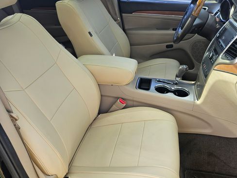 Used 2013 Jeep Grand Cherokee Overland RWD image 12