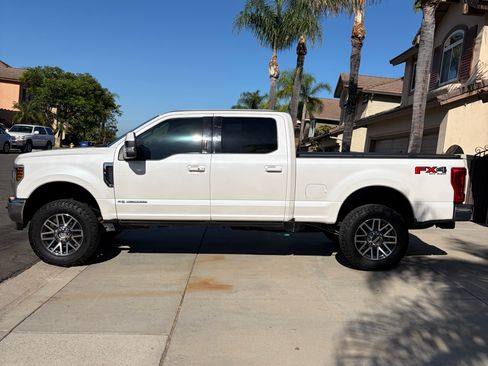Used 2019 Ford F250 Lariat w/ Lariat Ultimate Package AWD/4WD image 2