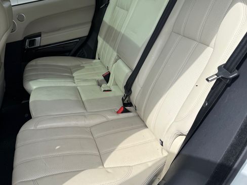 Used 2016 Land Rover Range Rover HSE image 2