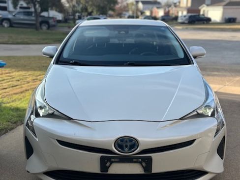 Used 2017 Toyota Prius Three Touring image 1