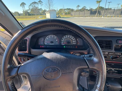 Used 2001 Toyota 4Runner SR5 image 13