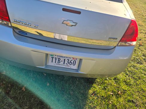 Used 2011 Chevrolet Impala LT image 2