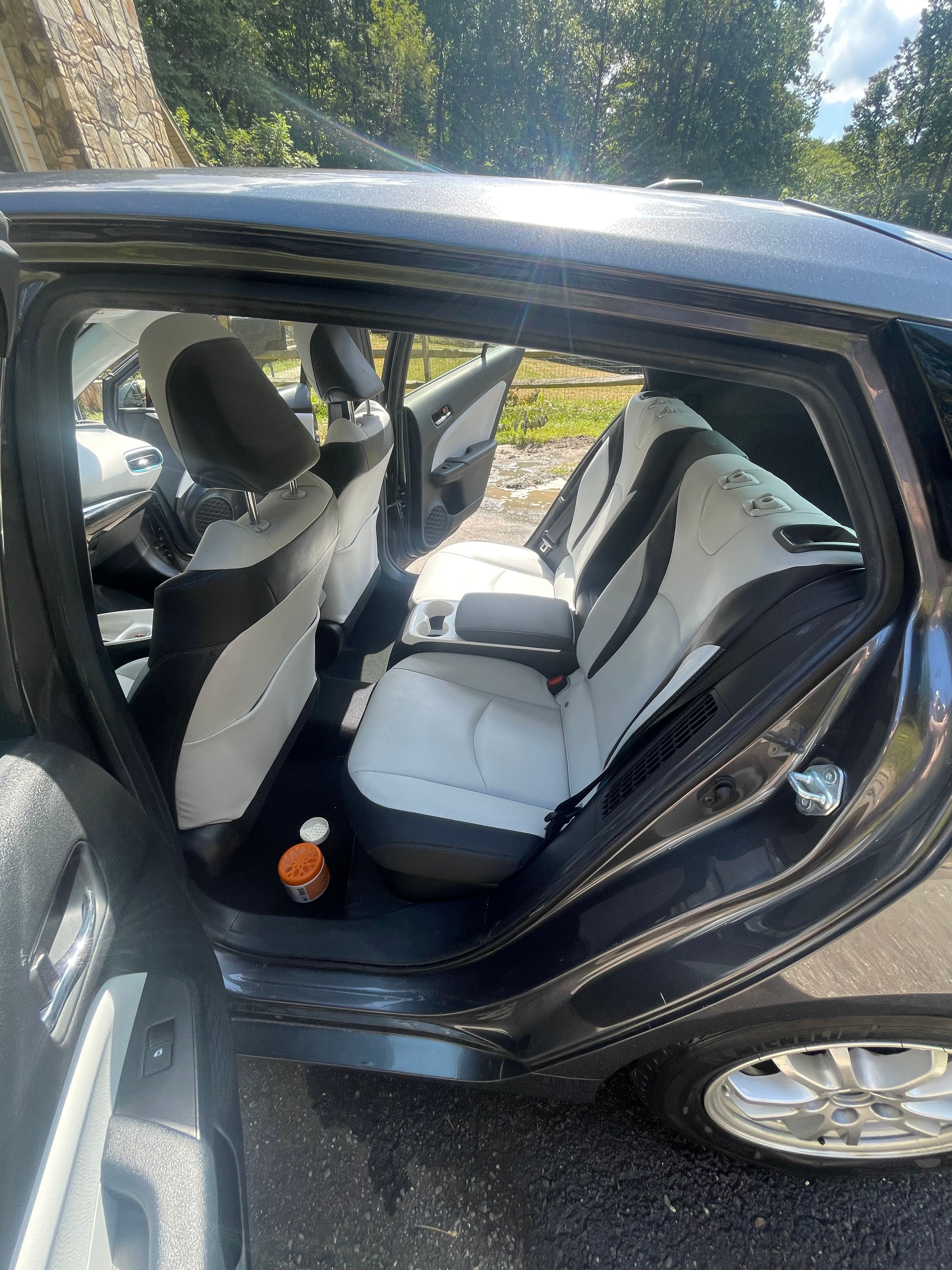Used 2018 Toyota Prius Prime Premium FWD image 13