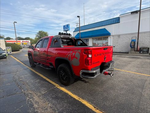 Used 2021 Chevrolet Silverado 2500 LT w/ Convenience Package AWD/4WD image 2