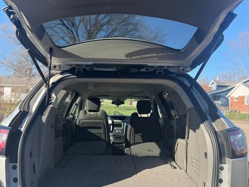 Used 2017 Chevrolet Traverse LT image 21