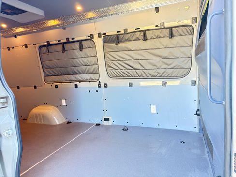 Used 2021 Mercedes-Benz Sprinter 2500 image 10