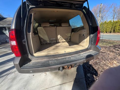Used 2012 Chevrolet Suburban LT w/ Luxury Package image 8