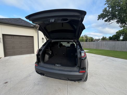 Used 2020 Jeep Cherokee Latitude AWD/4WD image 10