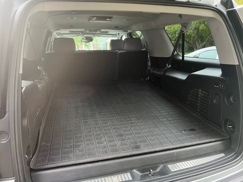 Used 2020 Chevrolet Suburban LT image 12