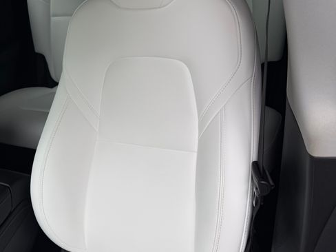 Used 2023 Tesla Model Y Performance AWD/4WD image 12