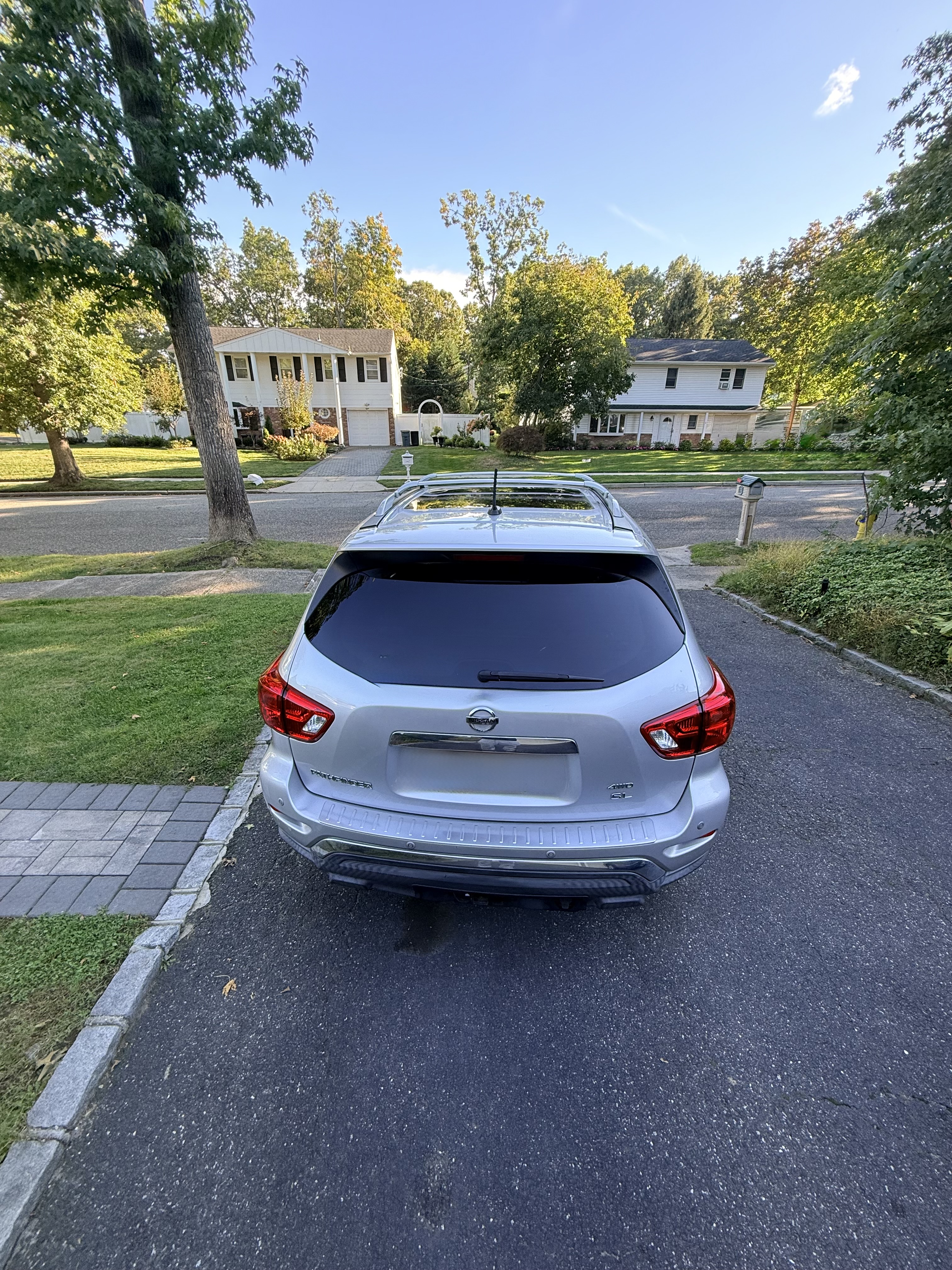 Used 2018 Nissan Pathfinder SL w/ SL Premium Package AWD/4WD image 9