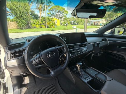 Used 2022 Lexus ES 350 w/ Premium Package FWD image 11