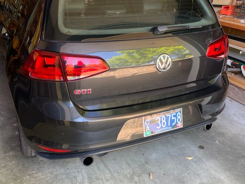 Used 2016 Volkswagen GTI SE FWD image 4