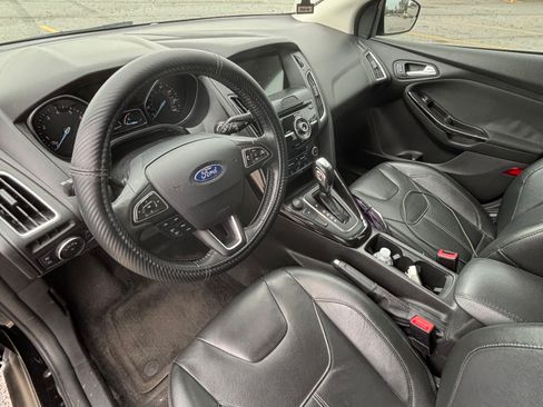 Used 2018 Ford Focus Titanium image 11