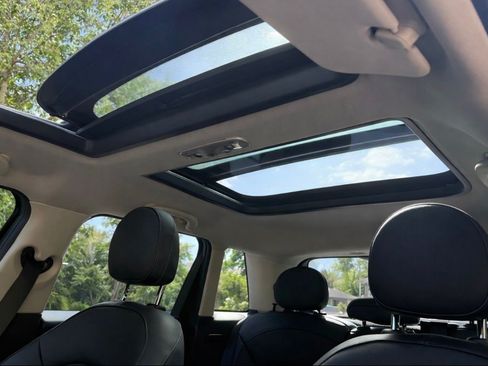 Used 2021 MINI Cooper 4-Door Hardtop image 6