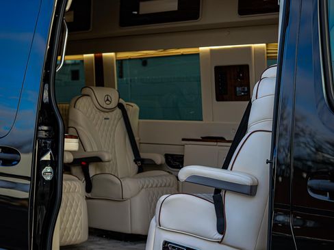 Used 2023 Mercedes-Benz Sprinter 3500 image 12