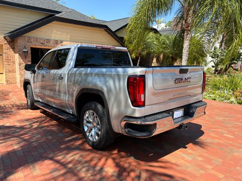 Used 2019 GMC Sierra 1500 SLT w/ SLT Premium Plus Package RWD image 4