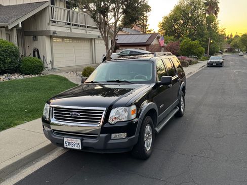 Used 2006 Ford Explorer XLT RWD image 4